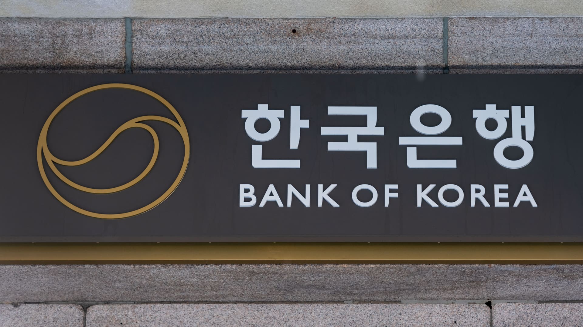 As South Korea FX signals the end of rate cuts, price risks rise